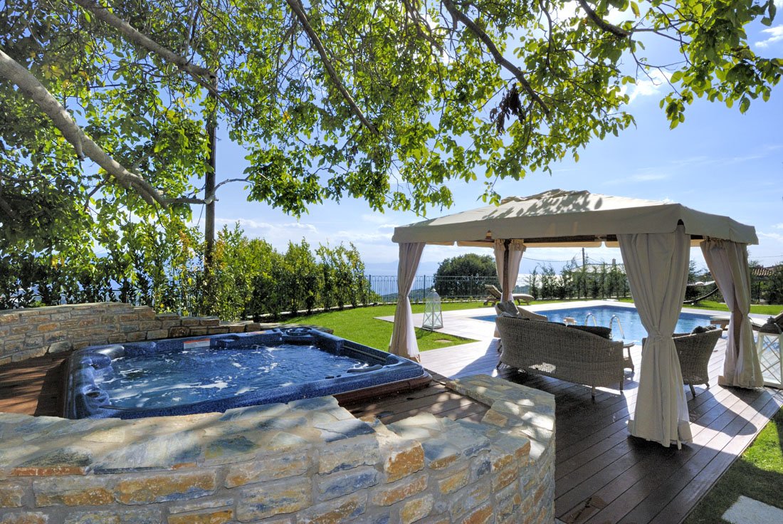 villa kerasia, milies op pilion