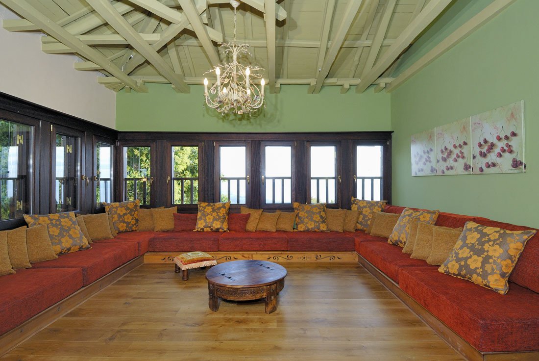 villa kerasia, milies op pilion