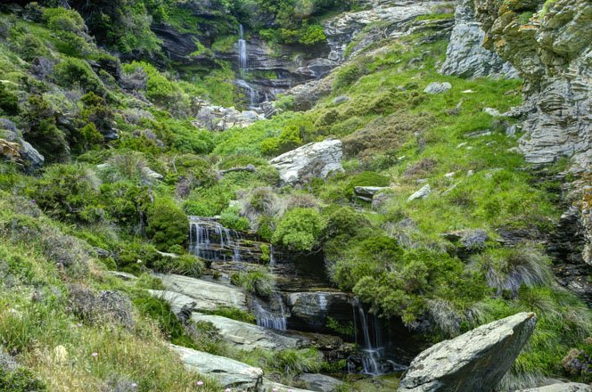 watervallen en bronnen op andros, griekenland