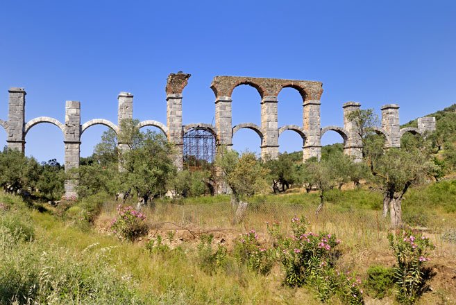 romeins aquaduct bij moria op lesbos, griekenland