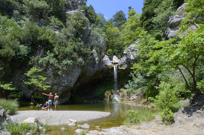 de drymona watervallen op evia, griekenland