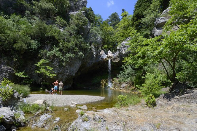 de drymona watervallen op evia, griekenland