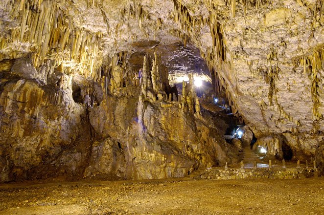 de grot van drogarati op kefalonia, griekenland