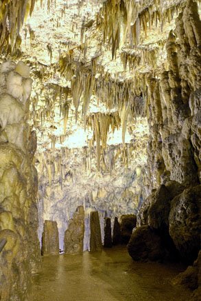 de grot van drogarati op kefalonia, griekenland