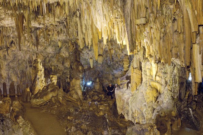 de grot van drogarati op kefalonia, griekenland