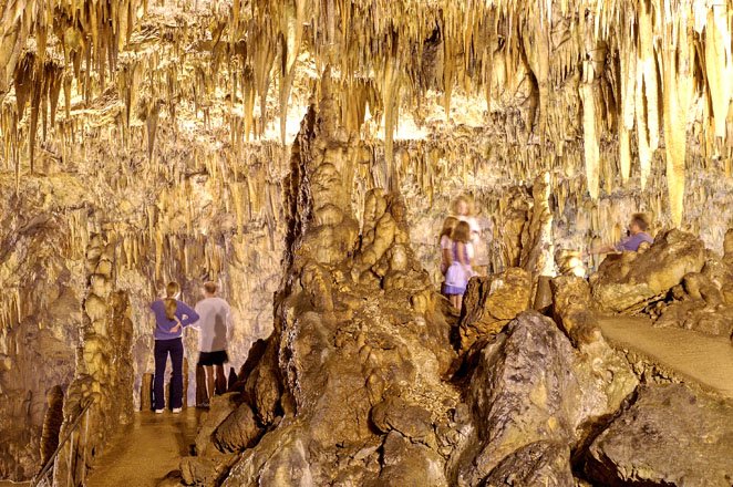 de grot van drogarati op kefalonia, griekenland