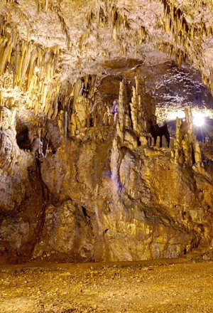 de grot van drogarati op kefalonia, griekenland