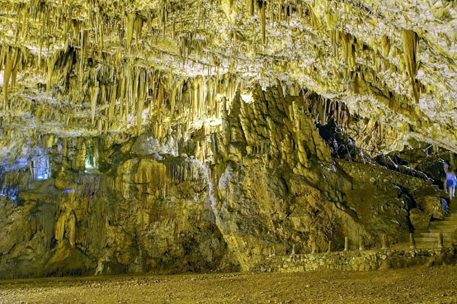 de grot van drogarati op kefalonia, griekenland