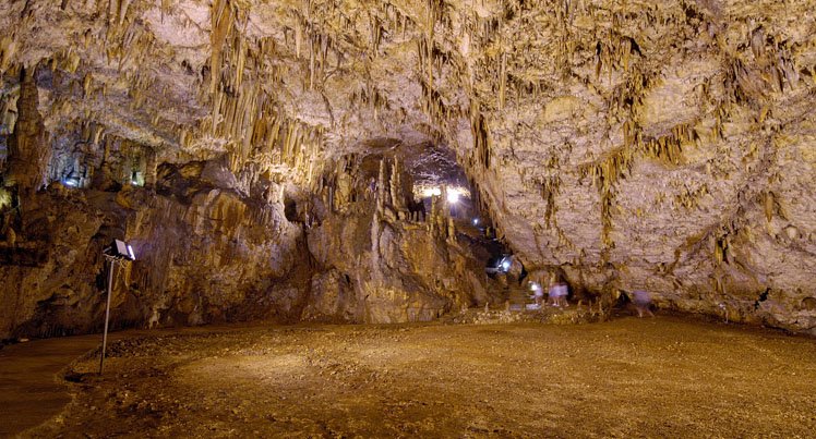 de grot van drogarati op kefalonia, griekenland