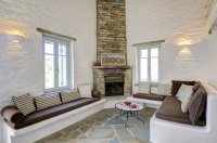 red tractor farm, korissia op kea 