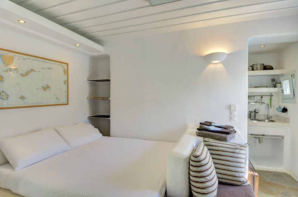 red tractor farm, korissia op kea 