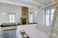 red tractor farm, korissia op kea 