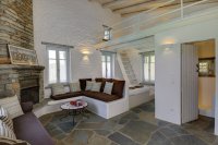 red tractor farm, korissia op kea 