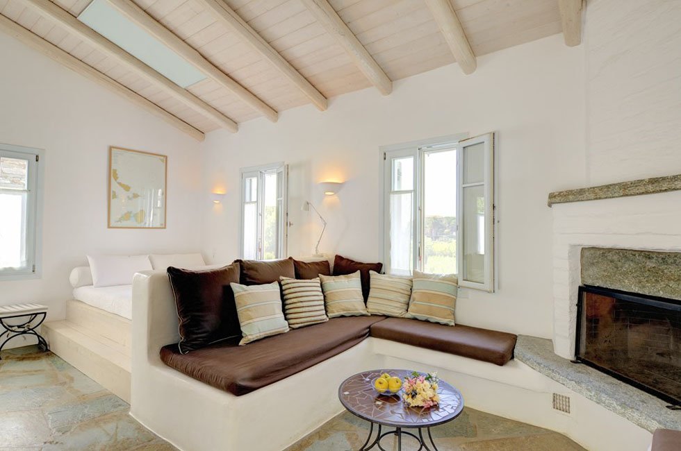 red tractor farm, korissia op kea 