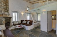 red tractor farm, korissia op kea 