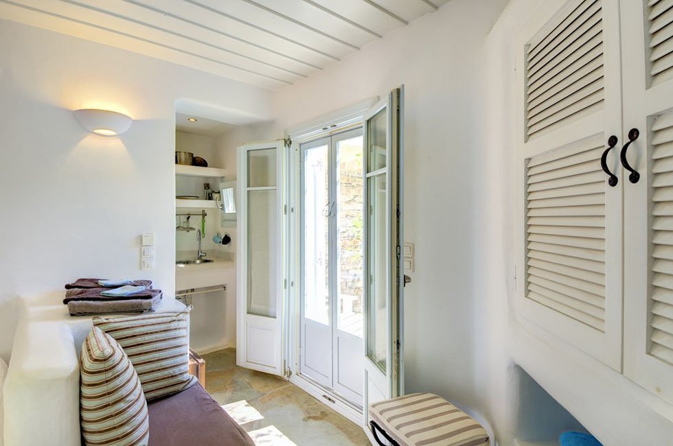 red tractor farm, korissia op kea 