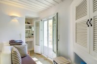 red tractor farm, korissia op kea 