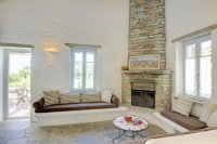 red tractor farm, korissia op kea 