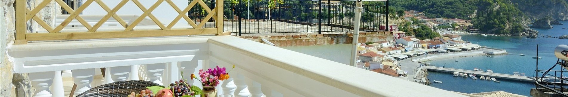 huize tsovilis, parga in epiros.jpg