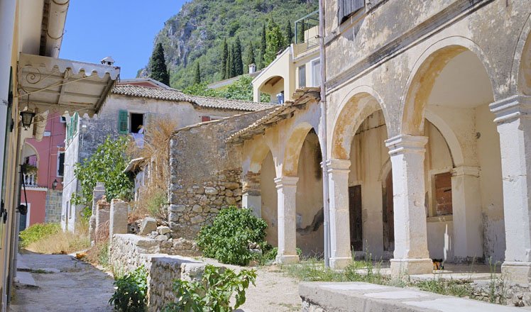 het dorp dassia op corfu 