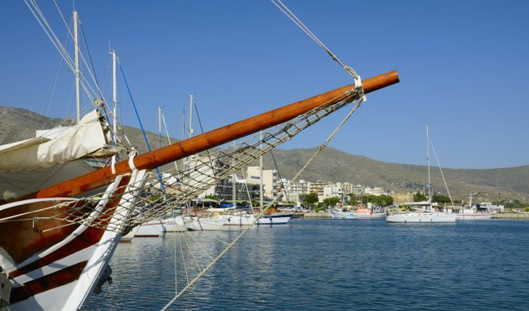 de havenplaats marmari op evia