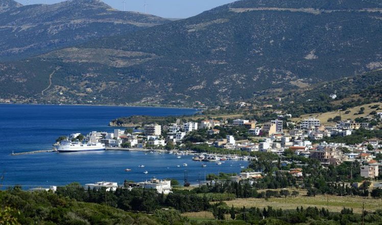 de havenplaats marmari op evia