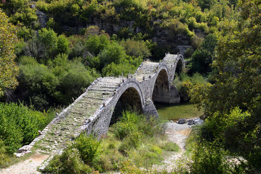 epiros_old kalogeriko triple arched stone bridge on vikos canyon, zagorohoria, greece_st.jpg