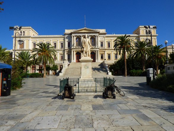 stadhuis ermoupolis.jpg