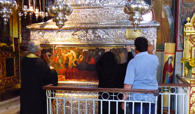 kef-opening the silver cofin of saint gerasimos.jpg