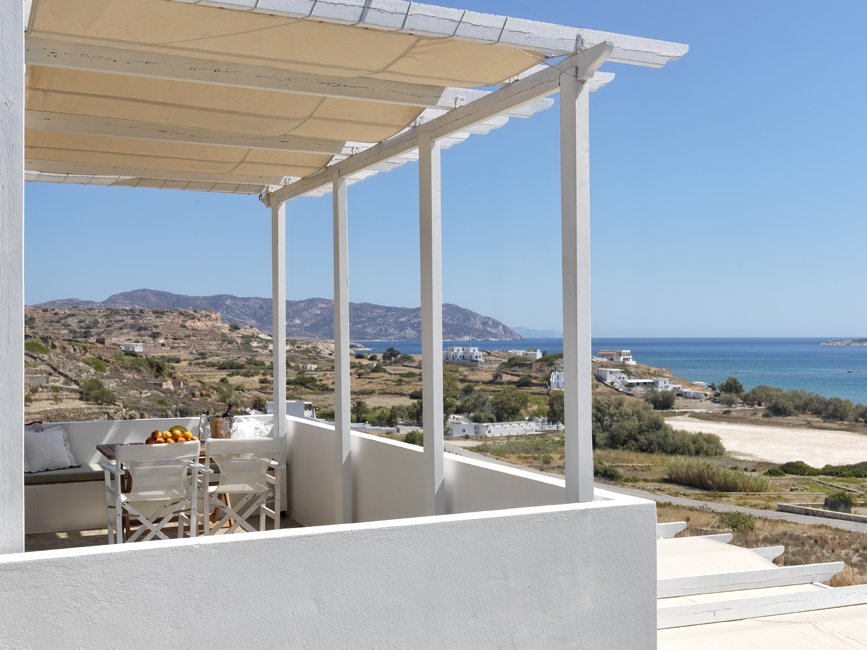 aria hotels-kimolos-alikaki,fikiada-veranda.jpg