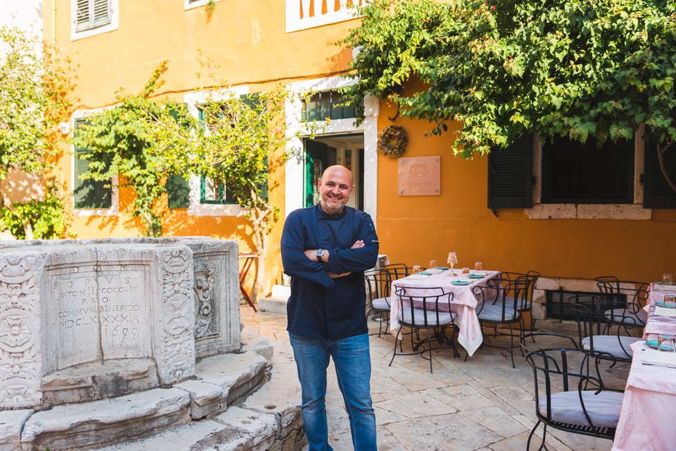 ross holidays_corfu_the venetian well_00001.jpg