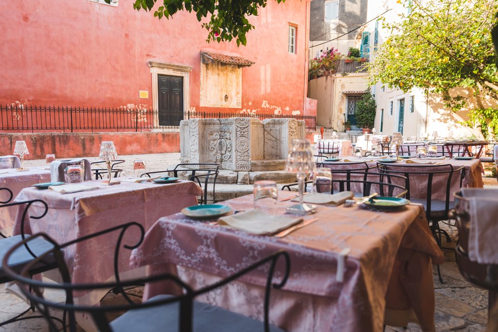 ross holidays_corfu_the venetian well_00002.jpg