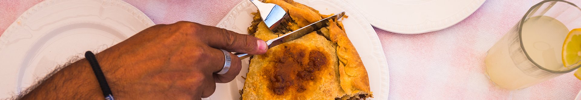 Kapilio taverne met vleespastei, Griekenland