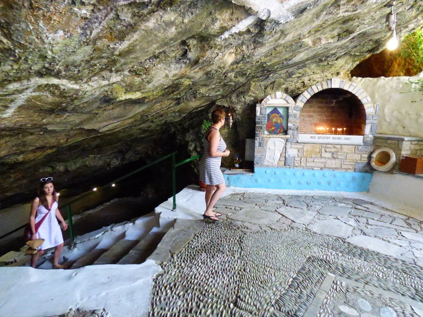 samos-panagia spiliani -going down the cave.jpg