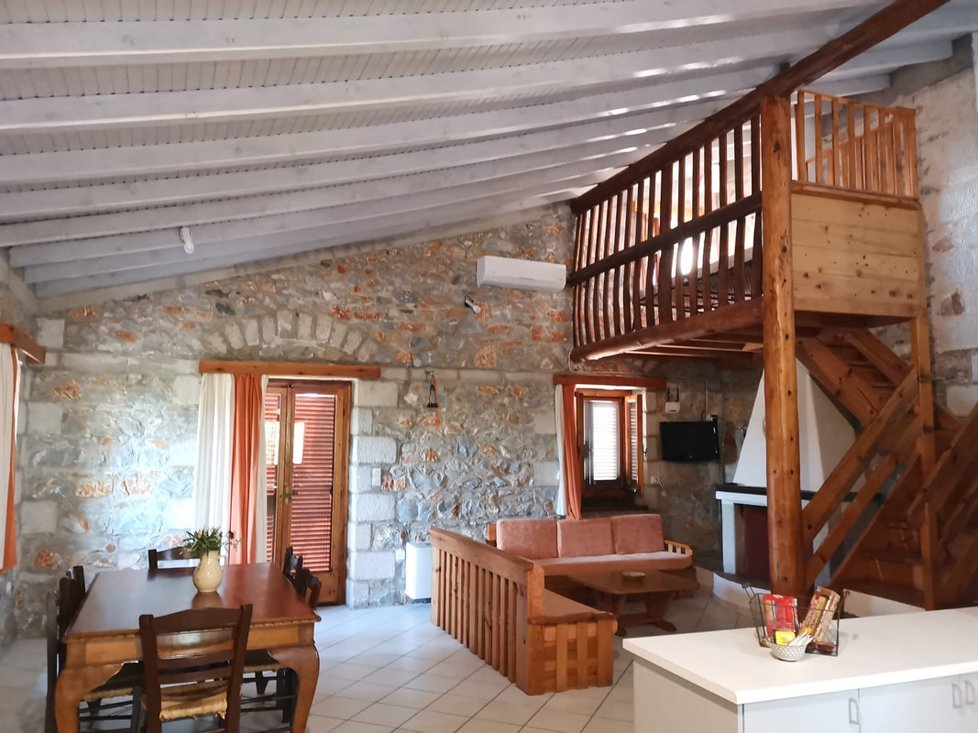 Petrino Peloponnesos NEW