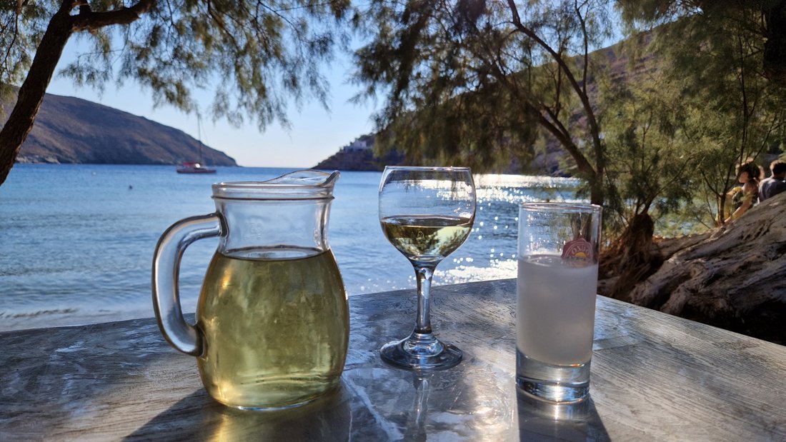 Serifos megalo livadi taverne 9.jpg