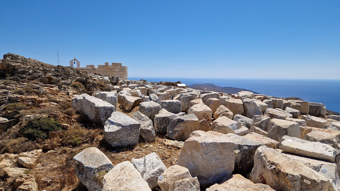 Serifos Megalo Livadi aspros pyrgos 5.jpg