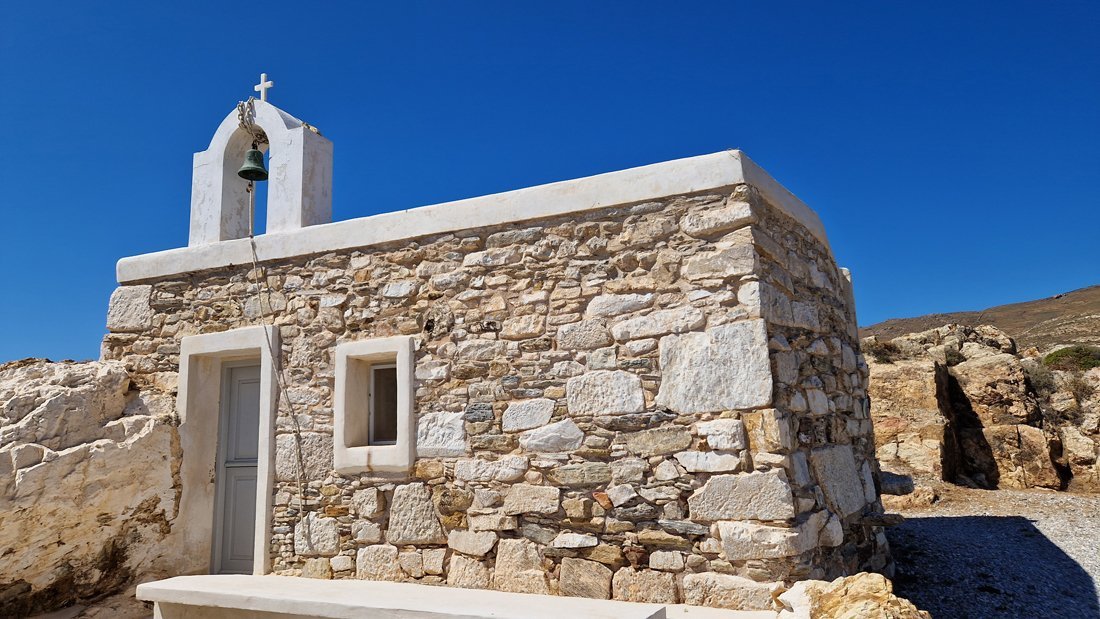 Serifos Megalo Livadi aspros pyrgos 10.jpg