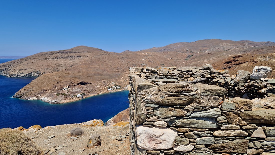 Serifos Megalo Livadi cyclops throne 6.jpg