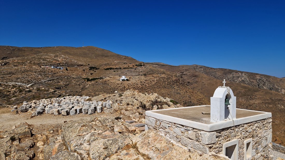 Serifos Megalo Livadi aspros pyrgos 17.jpg