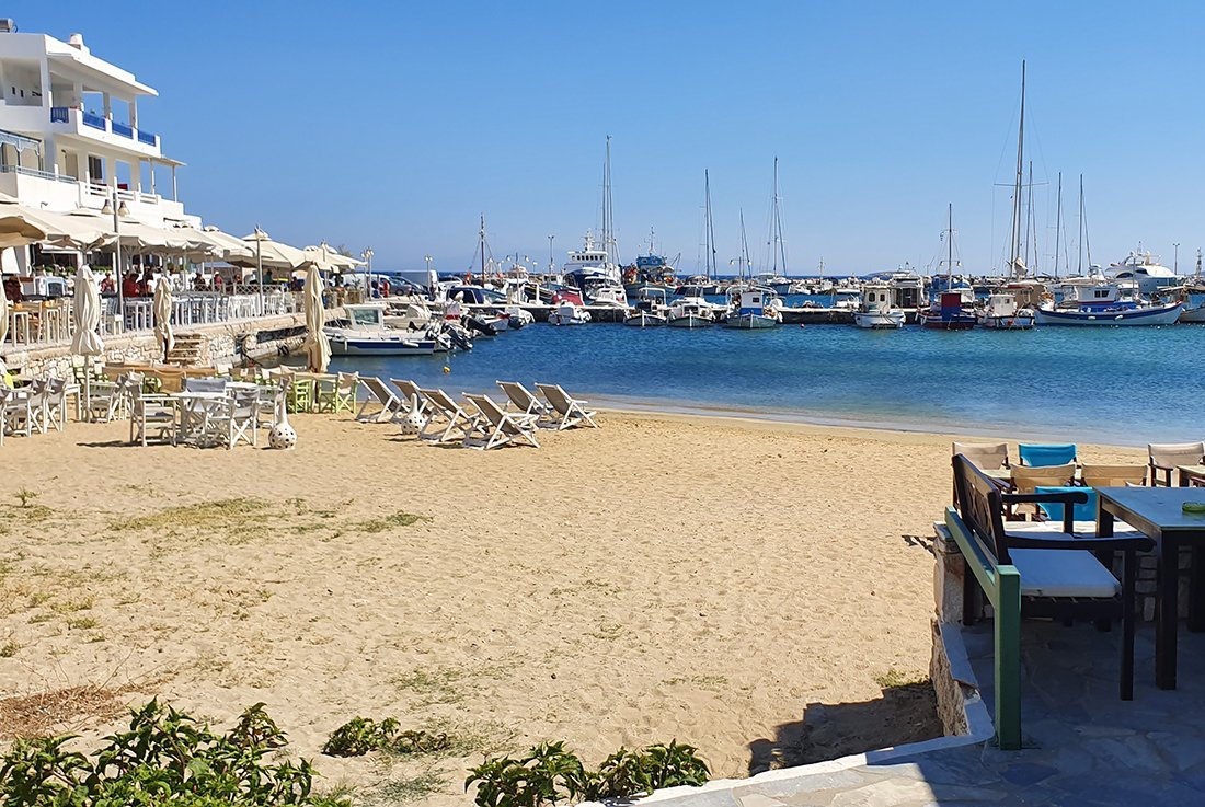 De plaats Piso Livadi op Paros