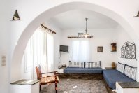 Albatros Tinos 2022 dosinia woon.jpg