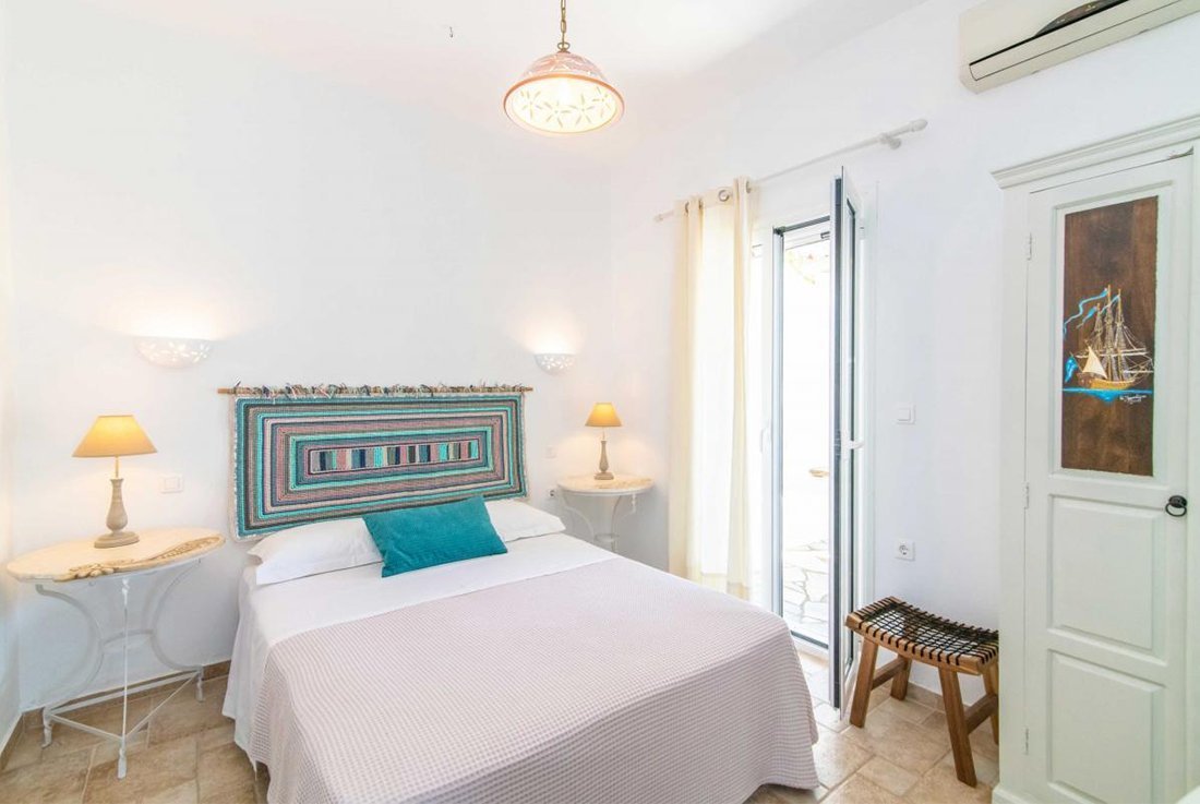 Albatros Tinos 2022 venus bed.jpg