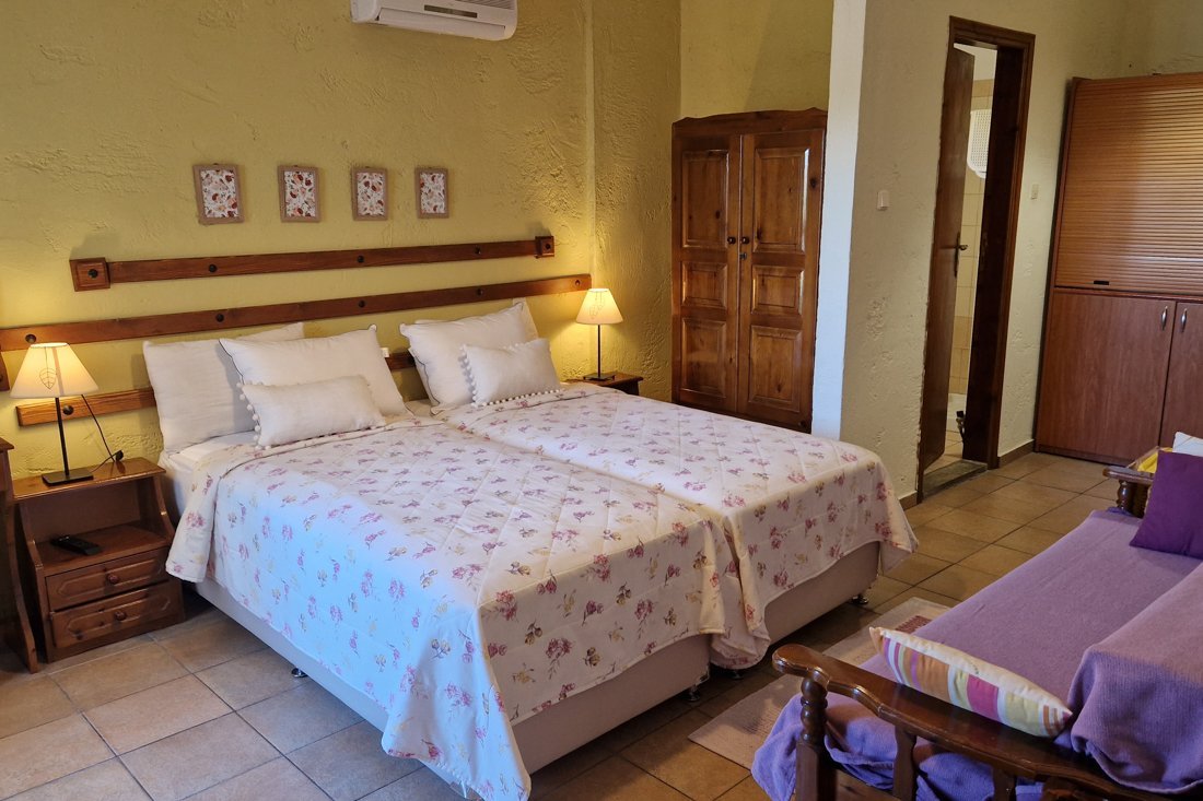 kamelia_studio_b12_2023_apr (1).jpg