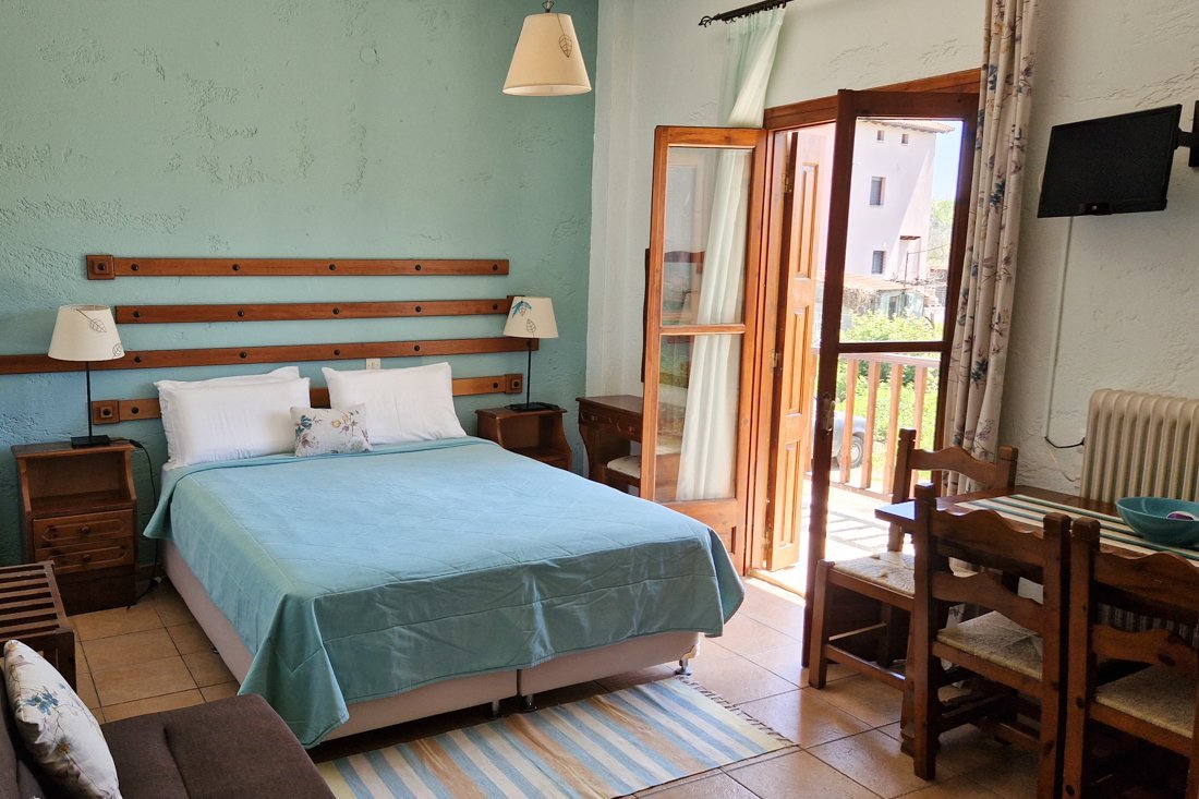 kamelia_studio_15_2023_apr (1).jpg