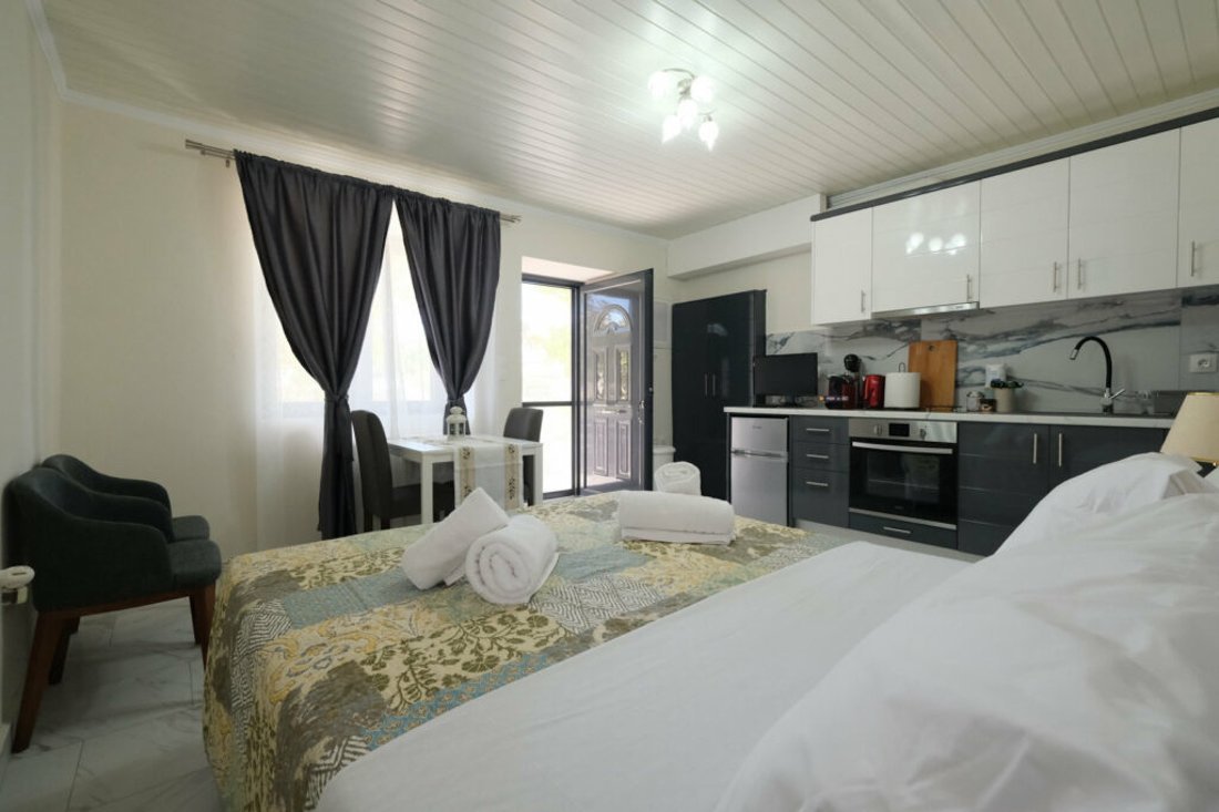 rh_li_anemoesa_studio_2p_ei (4).jpg