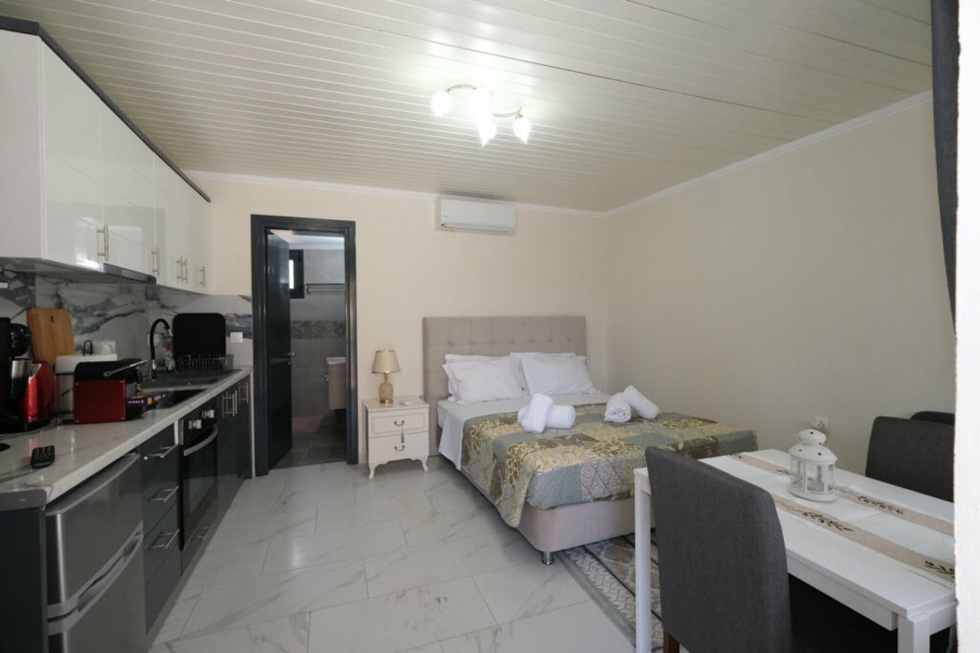 rh_li_anemoesa_studio_2p_ei (2).jpg