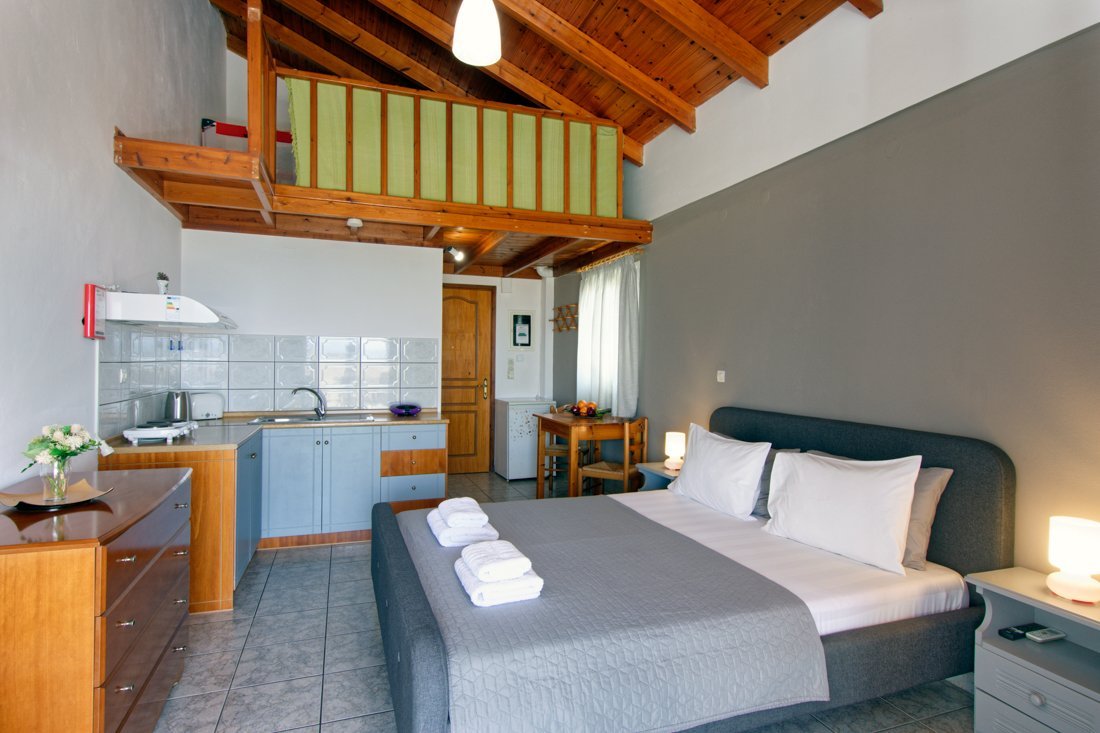 imelda_no1_std_upper_04 (1).jpg