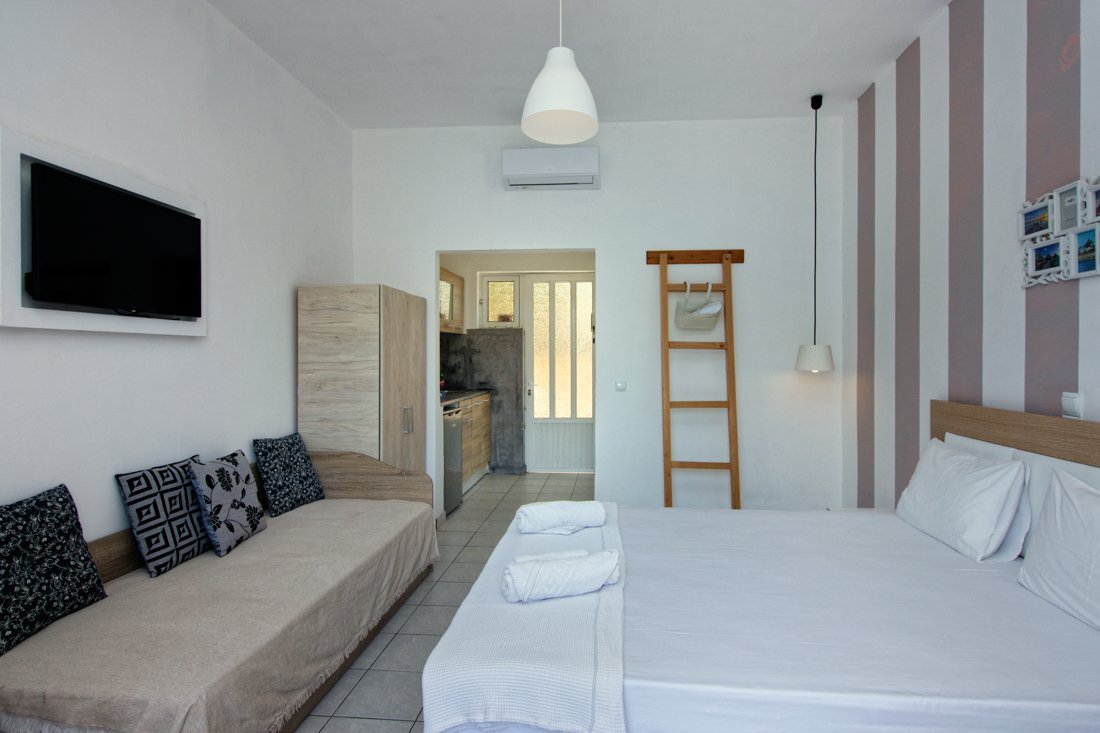 za_belmondo_no2_24_ag (1).jpg