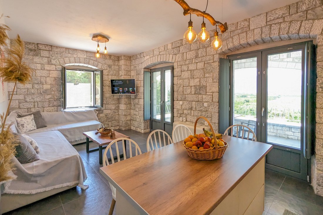 ad_kyziridi_madwall_ei (2).jpg